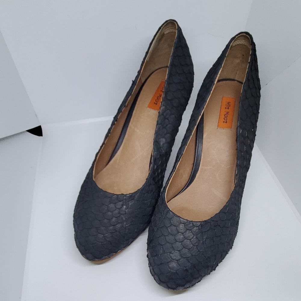 EUC Miz Mooz Seely black scalloped texture pumps, 9.5